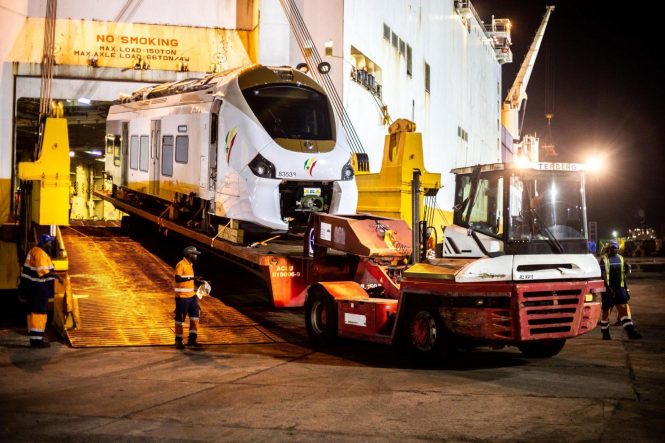 First Train of Phase II for Dakar’s Regional Express Train Project Arrives